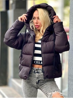 Яке Marisa Black